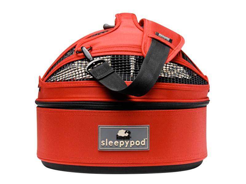 Sleepypod Mini  กระเป๋าสะพายขึ้นเครื่องบิน / รถยนต์ (Strawberry Red)